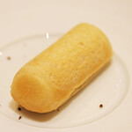 アマラントス - ディナーコース 36300円 のレモンのコンフィチュール入りパン