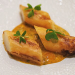 アマラントス - ディナーコース 36300円 のホワイトアスパラの穂先のベニエ