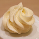 アマラントス - ディナーコース 36300円 の燻製発酵バター