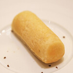 アマラントス - ディナーコース 36300円 のレモンのコンフィチュール入りパン