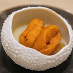 アマラントス - ディナーコース 36300円 のホワイトアスパラ、雲丹、バルサミコソース