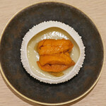 アマラントス - ディナーコース 36300円 のホワイトアスパラ、雲丹、バルサミコソース