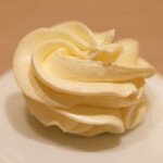 アマラントス - ディナーコース 36300円 の燻製発酵バター