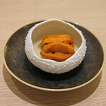 アマラントス - ディナーコース 36300円 のホワイトアスパラ、雲丹、バルサミコソース