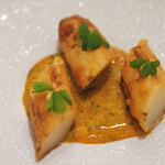 アマラントス - ディナーコース 36300円 のホワイトアスパラの穂先のベニエ