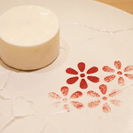 アマラントス - ディナーコース 36300円 のリュバーブ 蜂蜜 メレンゲ