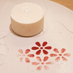 アマラントス - ディナーコース 36300円 のリュバーブ 蜂蜜 メレンゲ