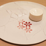 アマラントス - ディナーコース 36300円 のリュバーブ 蜂蜜 メレンゲ