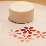 アマラントス - ディナーコース 36300円 のリュバーブ 蜂蜜 メレンゲ