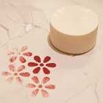 アマラントス - ディナーコース 36300円 のリュバーブ 蜂蜜 メレンゲ