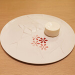 アマラントス - ディナーコース 36300円 のリュバーブ 蜂蜜 メレンゲ