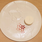 アマラントス - ディナーコース 36300円 のリュバーブ 蜂蜜 メレンゲ