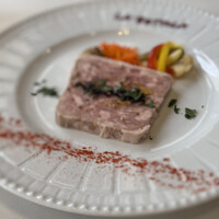 ラ・ベットラ・ダ・オチアイ ナゴヤ - 群馬県産券味豚と鴨肉のテリーヌ自家製ピクルス添え