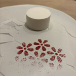 アマラントス - リュバーブ　蜂蜜ムース　メレンゲ