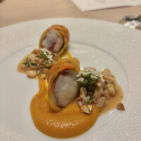 アマラントス - オマールブルー　清瀬の人参　エストラゴン　カシューナッツとオマールの爪の部分のソースと人参、クミン、ターメリックのソース