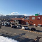 サザエ - 住宅地側の駐車場