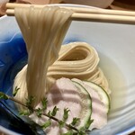 ヨコクラストアハウス - (限定) 名古屋コーチン親鶏スープの昆布水つけめん（醤油） 1,500円