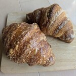 Jardin h - クロワッサン２種類　手前はメープルチェダークロワッサン（2025.1）