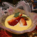 日本料理 幸庵 - 苺のブランマンジェ