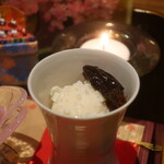 日本料理 幸庵 - 酒粕のアイス 米粉あられ仕立て プルーン添え