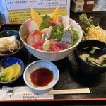 旬菜魚 いなだ - 特上海鮮丼