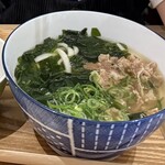やりうどん 久留米店 - 肉うどんにワカメトッピング