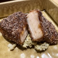 鮨 四心 - 逸品料理① サクラマスの歌舞伎揚フライ　蕗のとうタルタル