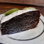 La Rondine - カカオとオレンジのケーキ側