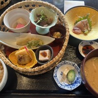 御影蔵 丸ビル - 季節の花籠膳　2,100円
