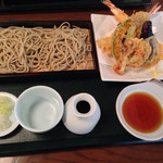 錦水庵 - 蕎麦と天ぷら、エビは二つも！カリカリの衣です。