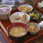 さんさき坂カフェ - 日替わり定食・土日祝@税込1,400円：鳥取大山鶏手羽元酢煮