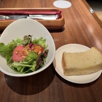 RISTORANTE Orobianco - サラダ＆自家製フォカッチャ♪