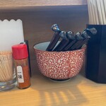 麺堂にしき - テーブル調味料