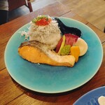 カフェマルタ - 熟成金華銀鮭とはらこと釜揚げしらす新米100%特別な旬のランチプレート