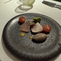 リアス バイ ココチャ - お魚のマリネ、オリーブのアイスクリーム