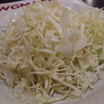 やきとり家すみれ - お通しは塩ダレキャベ千330円
