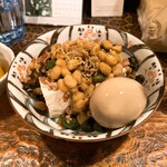 タイニーカフェ - 納豆丼のあたまのせ冷奴　煮卵付き