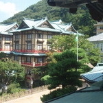 富士屋ホテル - 本館客室から花御殿を望む