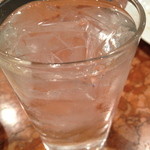 お好み焼だん - 白波ロックはまさかのグラスに並々と！