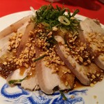 恵比寿 大龍軒 - 茹で豚にんにく醤油。土台に茹でモヤシ