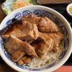 炭火焼豚丼 七凛茶屋坊ず - 豚丼