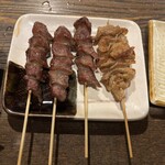鳥一番 - ずりと皮の塩。パリッと焼けてて美味い！