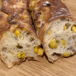 ブーランジェリー コロン - 道産どうきびのリュスティック（カット）