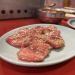 ちょっと安めなホルモン 焼肉ここから - タン塩