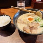 らーめん本郷亭 - ライス(小)、白湯らーめん・チャーシュー3枚
