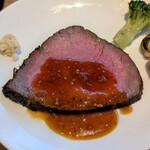 ブッフェダイニングポルト - 桜香塩と醤油糀でマリネした国産牛ローストビーフ