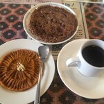 インド料理 パリワル - カレーやアチャールと相性抜群なキビのロティですが、にんじんハルワ(¥380)との相性も絶妙だった件