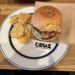 CRUZ BURGERS & CRAFT BEERS - 