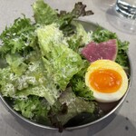 CRAZY PIZZA TORANOMON - ランチセットのサラダ1人前はたっぷり