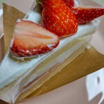 ア・ラ・カンパーニュ - 料理写真:ガトーオフレーズソワイユ920円